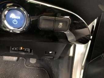 TOYOTA PRIUS 2018 Image 12