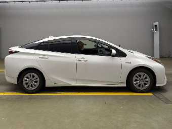 TOYOTA PRIUS 2018 Image 6