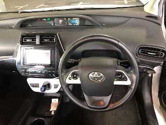 TOYOTA PRIUS 2018 Image 9