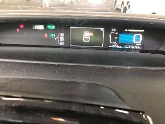 TOYOTA PRIUS 2018 Image 10