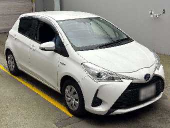 TOYOTA VITZ 2019 Image 3