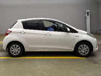 TOYOTA VITZ 2019 Image 6
