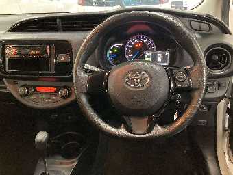 TOYOTA VITZ 2019 Image 9