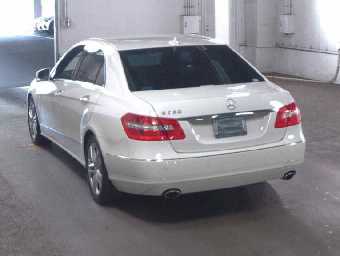 MERCEDES BENZ E CLASS 2011 Image 2
