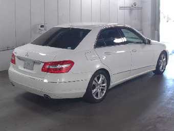 MERCEDES BENZ E CLASS 2011 Image 4