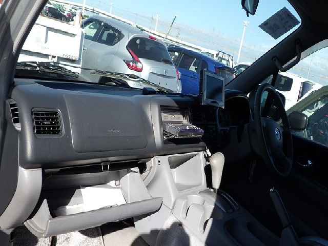 MAZDA BONGO FRIENDEE 2002 Image 25