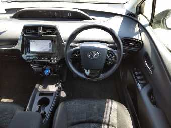 TOYOTA PRIUS 2019 Image 9