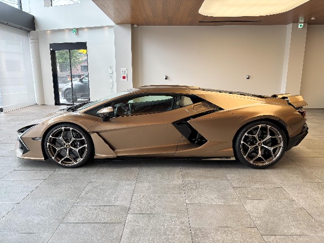 LAMBORGHINI REVUELTO 2025 Image 24