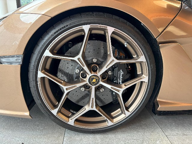 LAMBORGHINI REVUELTO 2025 Image 25