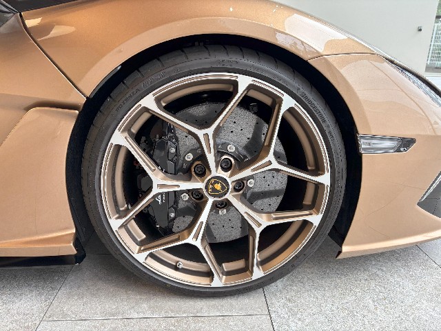 LAMBORGHINI REVUELTO 2025 Image 28