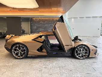 LAMBORGHINI REVUELTO 2025 Image 4