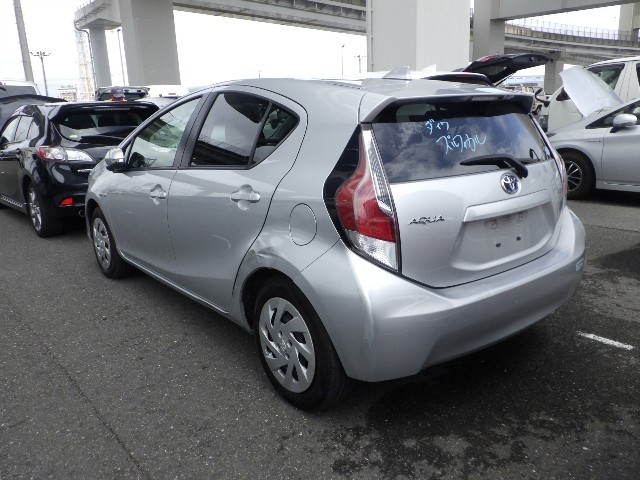 TOYOTA AQUA 2016 Image 20