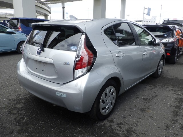 TOYOTA AQUA 2016 Image 21