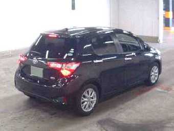 TOYOTA VITZ 2017 Image 5