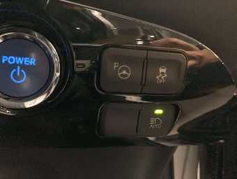 TOYOTA PRIUS 2018 Image 12