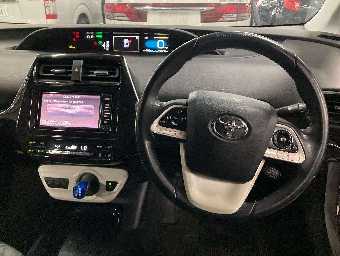 TOYOTA PRIUS 2018 Image 9