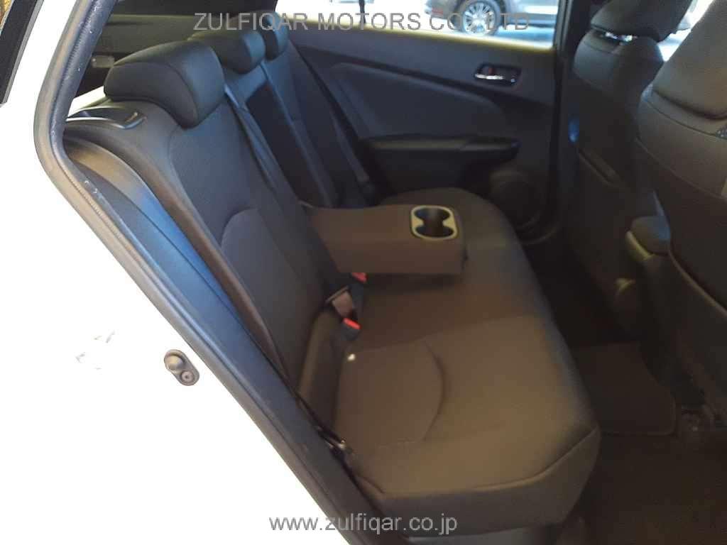 TOYOTA PRIUS 2019 Image 10
