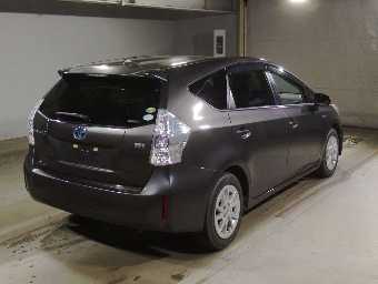 TOYOTA PRIUS ALPHA 2014 Image 2