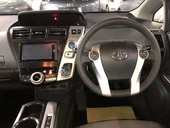 TOYOTA PRIUS ALPHA 2014 Image 6