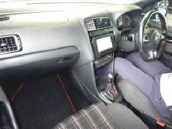 VOLKSWAGEN POLO 2012 Image 3