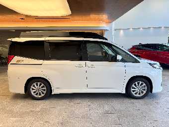 TOYOTA NOAH 2024 Image 4