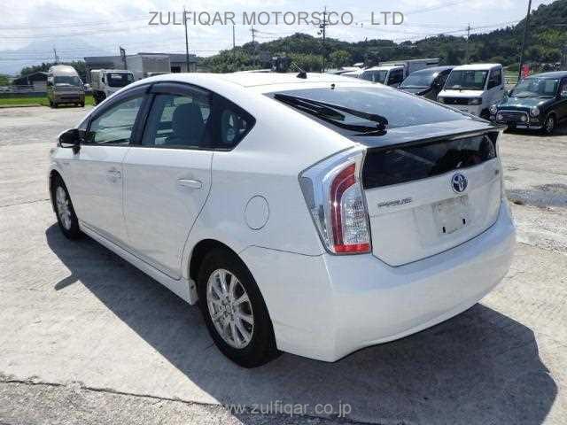 TOYOTA PRIUS 2014 Image 2