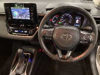 TOYOTA COROLLA TOURING 2020 Image 9