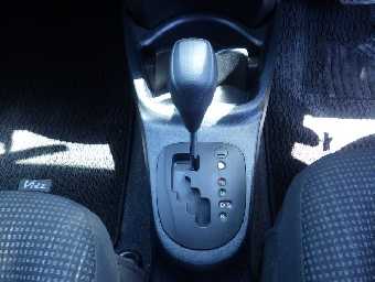 TOYOTA VITZ 2015 Image 8