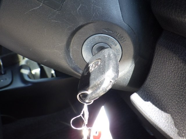 TOYOTA VITZ 2015 Image 23