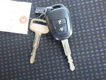 TOYOTA VITZ 2015 Image 10