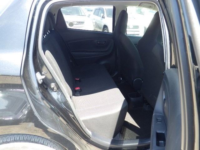 TOYOTA VITZ 2015 Image 25