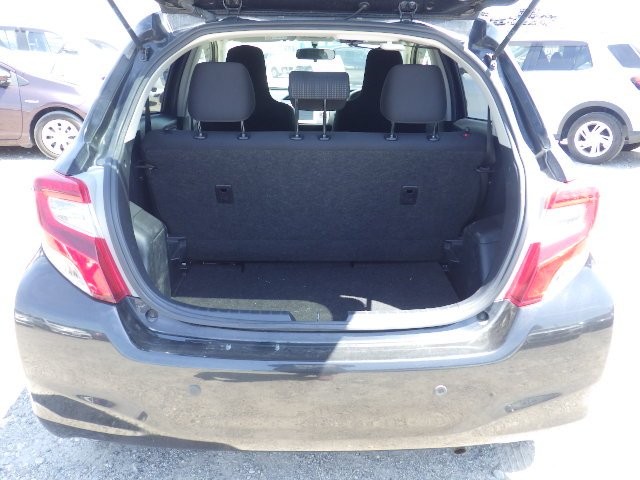 TOYOTA VITZ 2015 Image 26