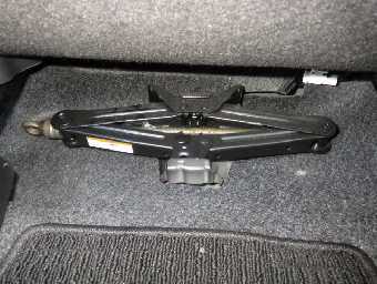 TOYOTA VITZ 2015 Image 16