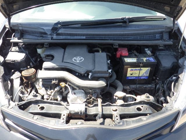 TOYOTA VITZ 2015 Image 35