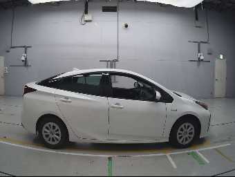TOYOTA PRIUS 2019 Image 3