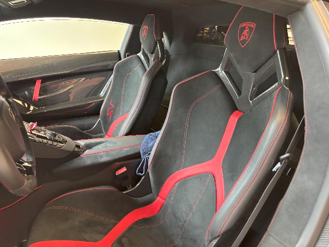 LAMBORGHINI AVENTADOR 2017 Image 31