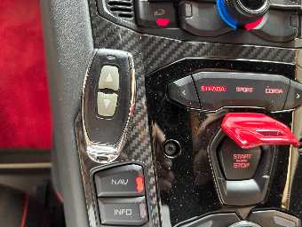 LAMBORGHINI AVENTADOR 2017 Image 38