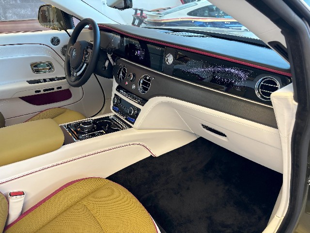 ROLLS ROYCE SPECTRE 2024 Image 33
