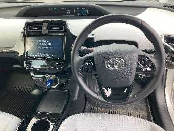 TOYOTA PRIUS PHV 2020 Image 6