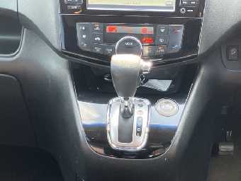 NISSAN SERENA 2014 Image 4