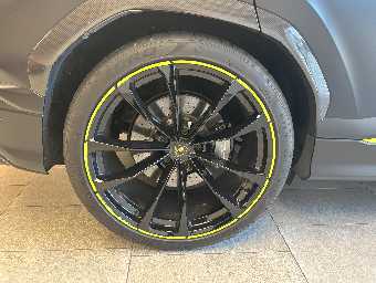 LAMBORGHINI URUS 2022 Image 11