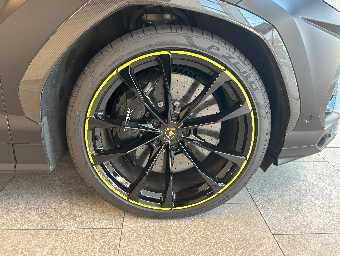 LAMBORGHINI URUS 2022 Image 12