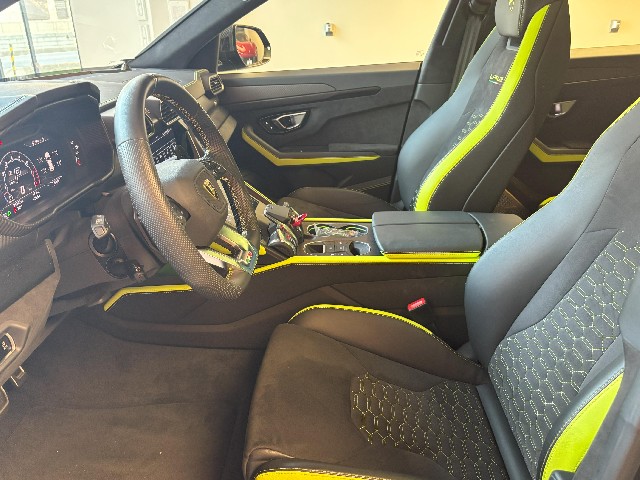 LAMBORGHINI URUS 2022 Image 22