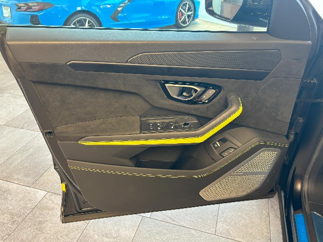 LAMBORGHINI URUS 2022 Image 24