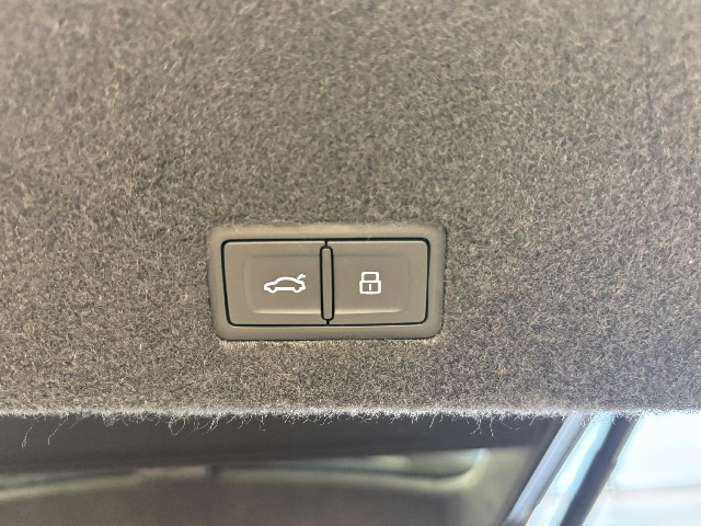 LAMBORGHINI URUS 2022 Image 28