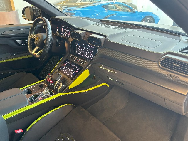 LAMBORGHINI URUS 2022 Image 29