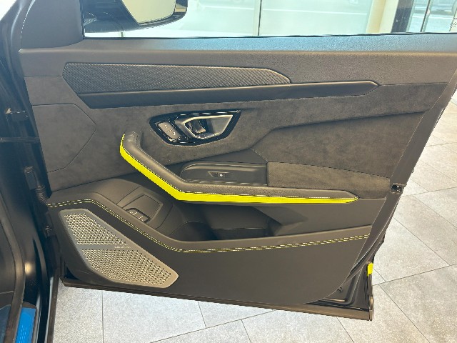 LAMBORGHINI URUS 2022 Image 32