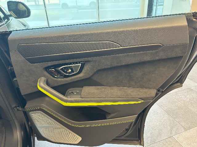LAMBORGHINI URUS 2022 Image 34