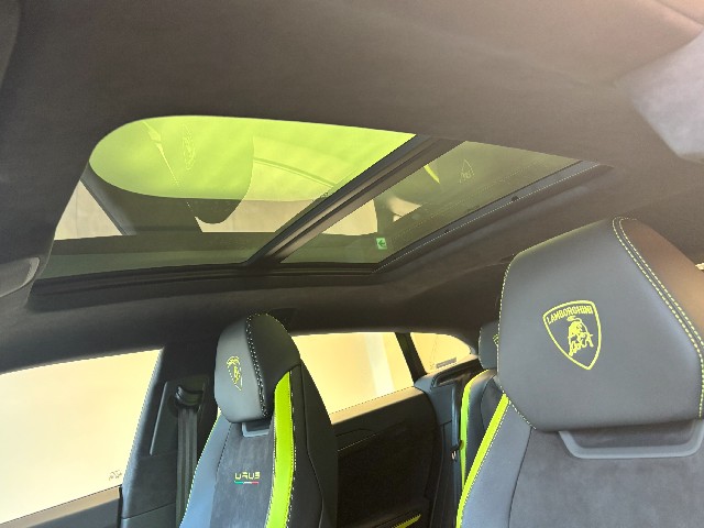 LAMBORGHINI URUS 2022 Image 36