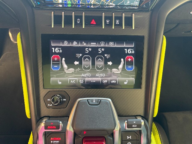 LAMBORGHINI URUS 2022 Image 47